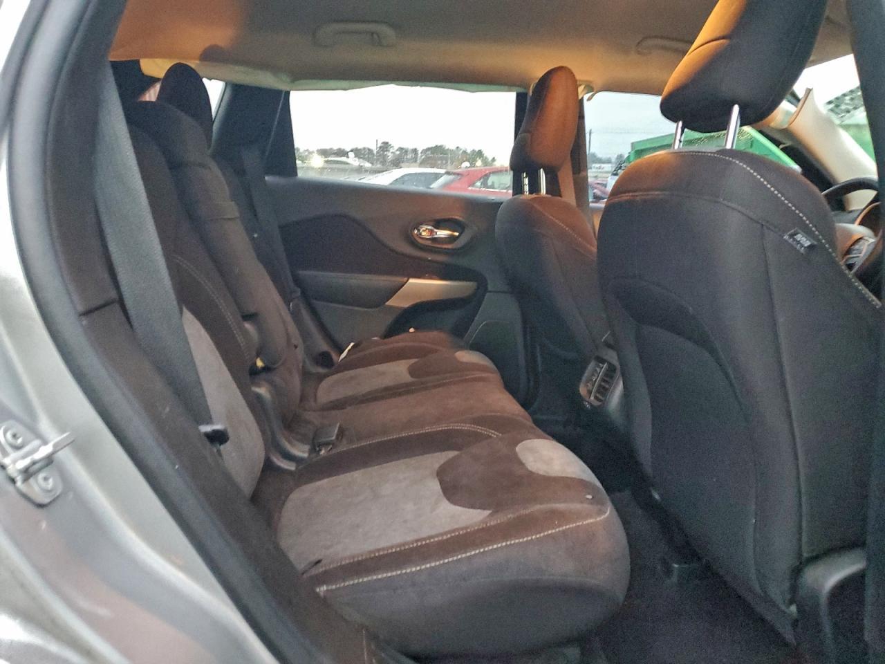 2018 Jeep Cherokee Latitude - zdjęcie 11