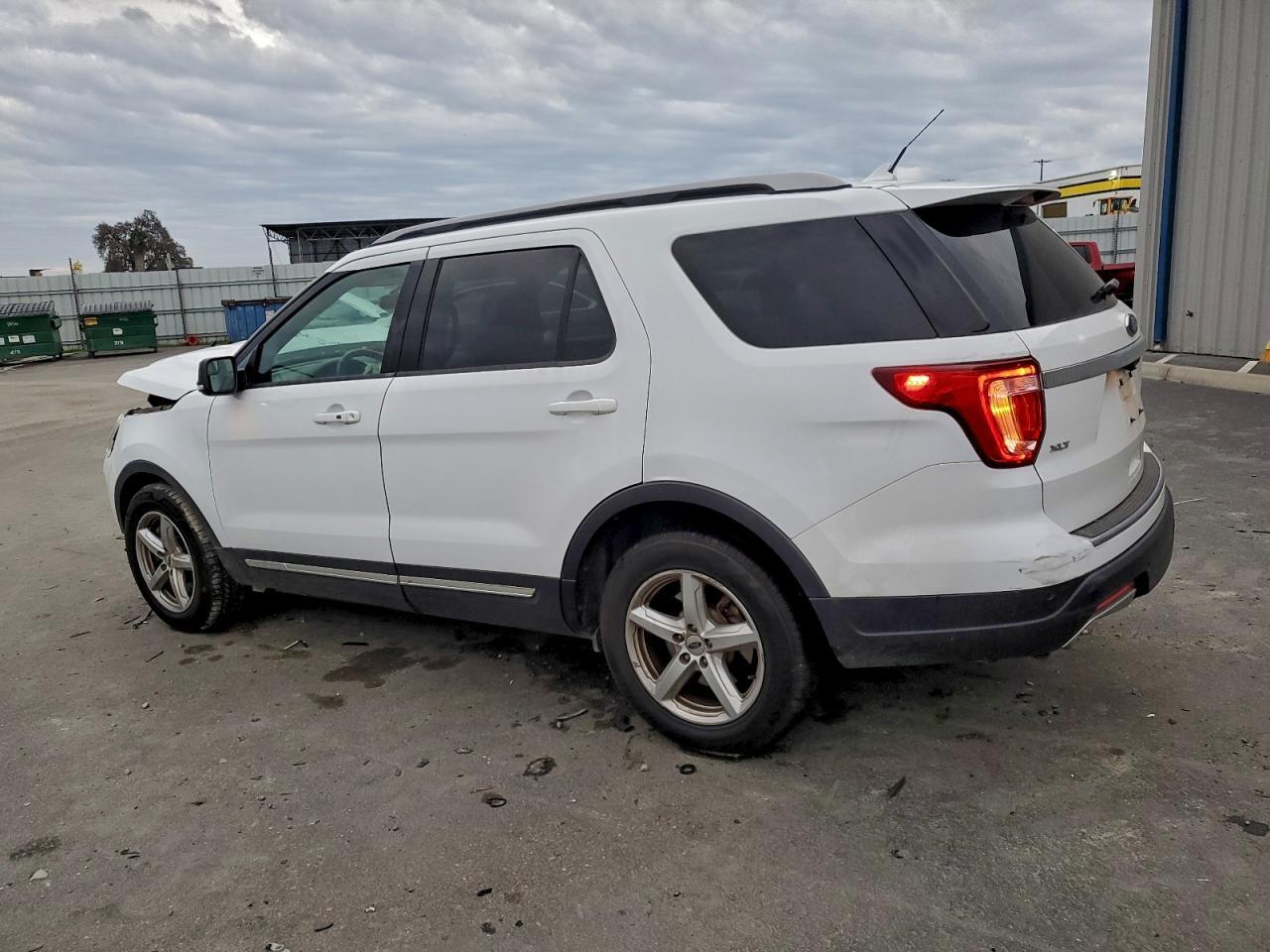 2018 Ford Explorer Xlt - zdjęcie 2
