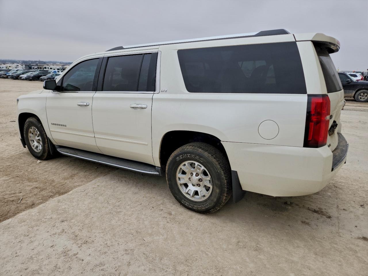 2015 Chevrolet Suburban K1500 Ltz - zdjęcie 2
