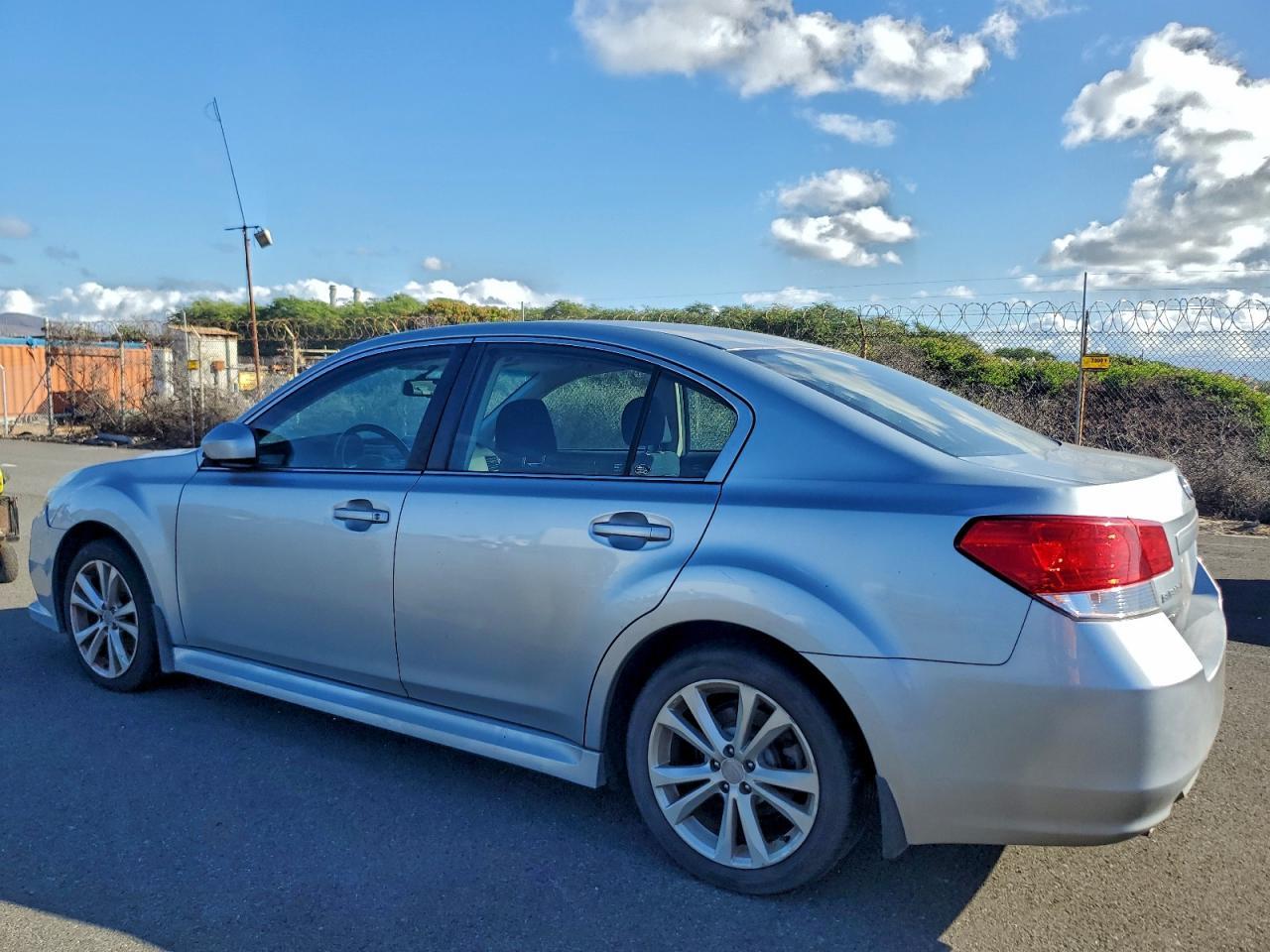 2013 Subaru Legacy - zdjęcie 2