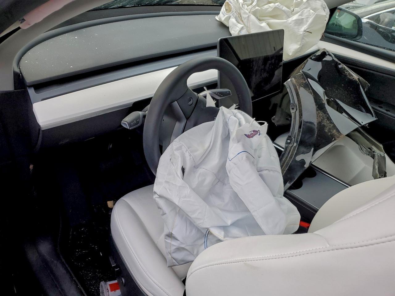 2024 Tesla Model Y - zdjęcie 8