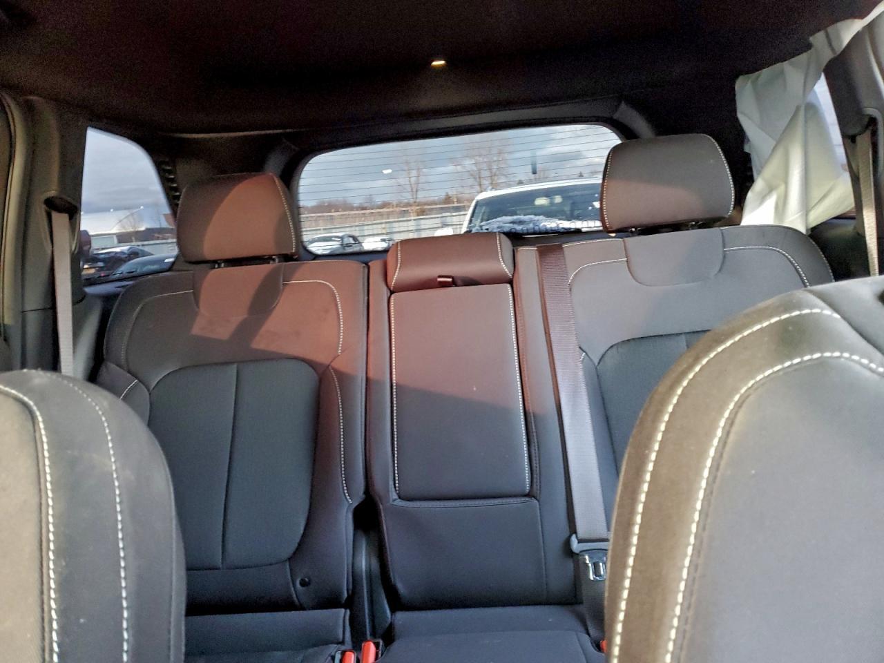 2025 Jeep Grand Cherokee - zdjęcie 10