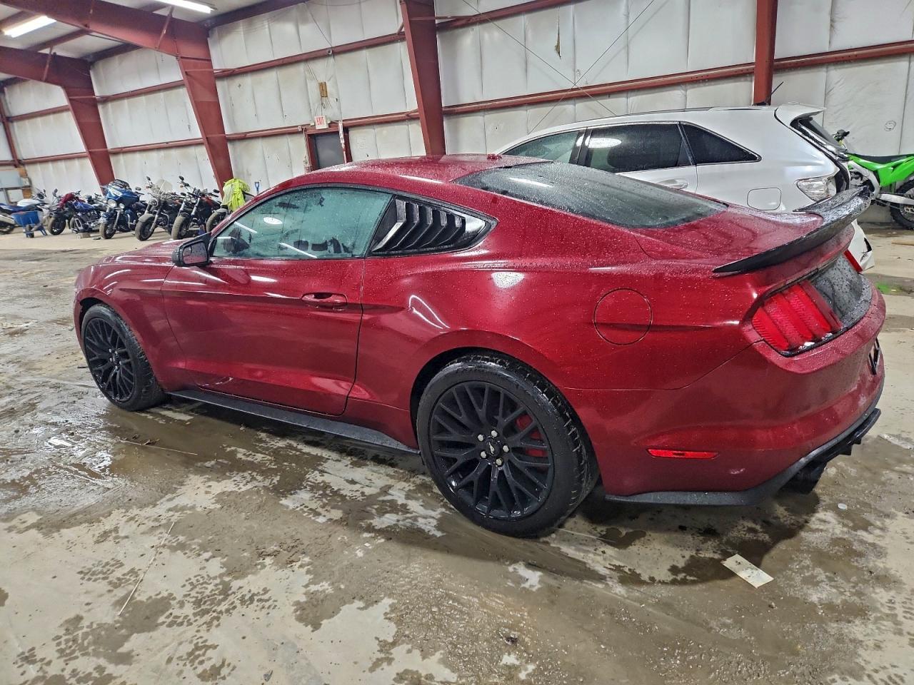 2015 Ford Mustang - zdjęcie 2