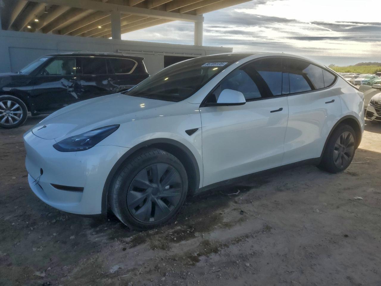 2025 Tesla Model Y - zdjęcie główne