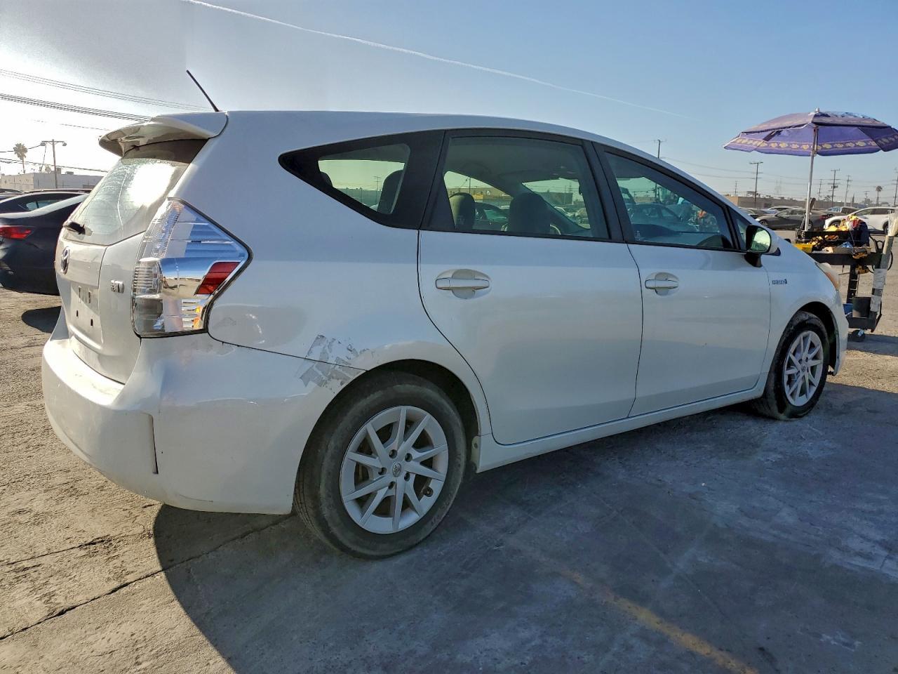 2014 Toyota Prius V - zdjęcie 3