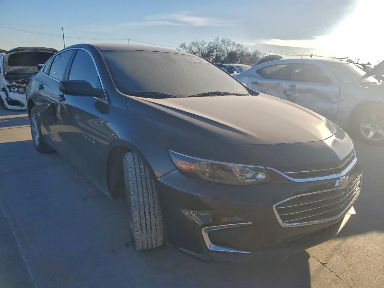 2017 Chevrolet Malibu Ls - zdjęcie 4