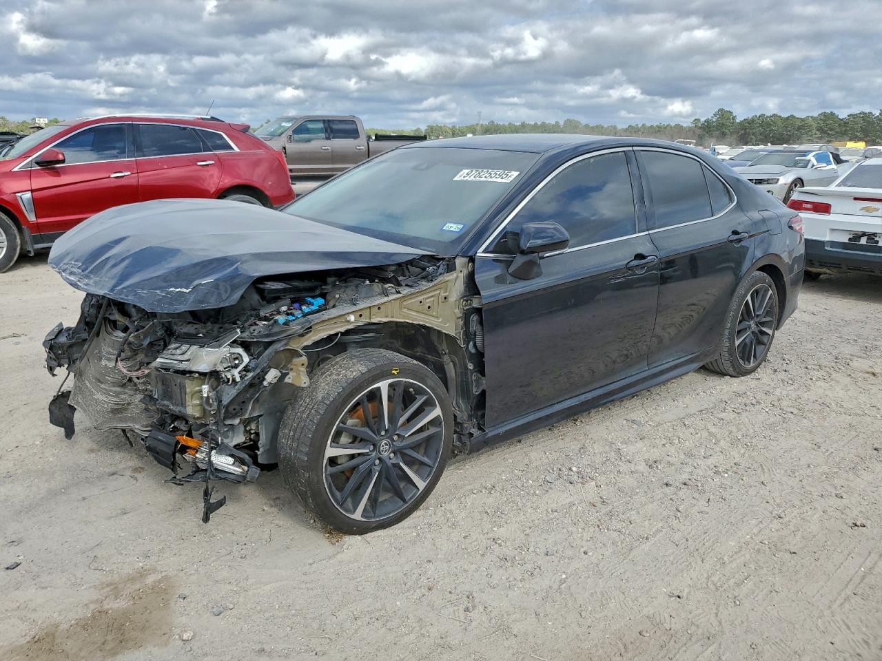 2018 Toyota Camry Xse - zdjęcie główne