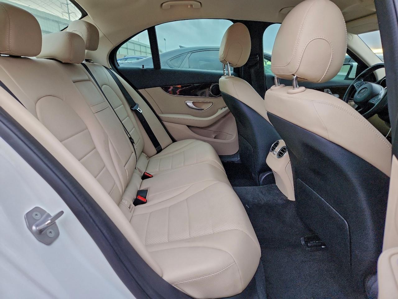 2017 Mercedes-Benz C 300 - zdjęcie 10