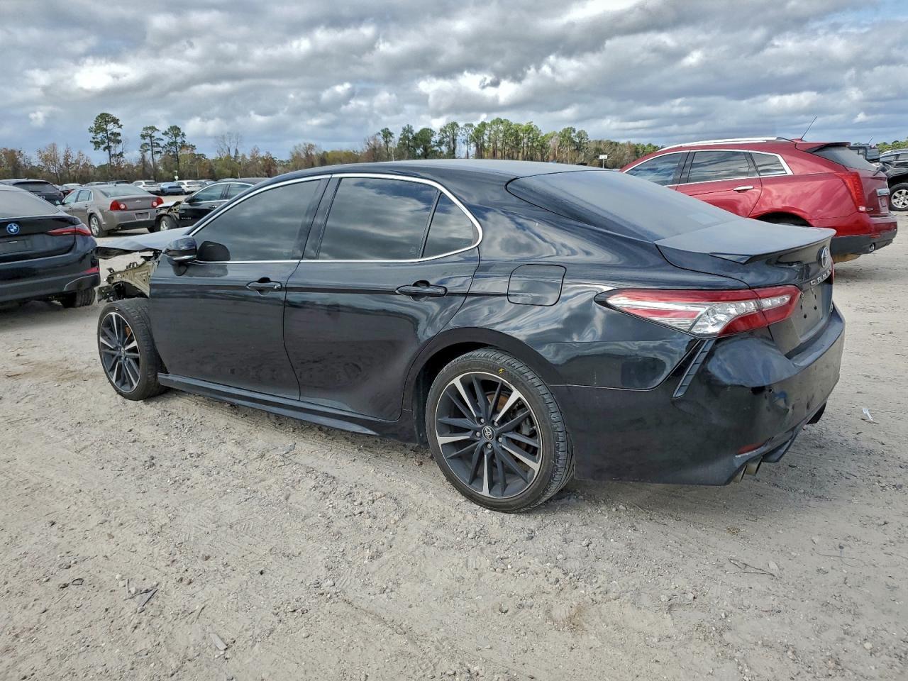 2018 Toyota Camry Xse - zdjęcie 2