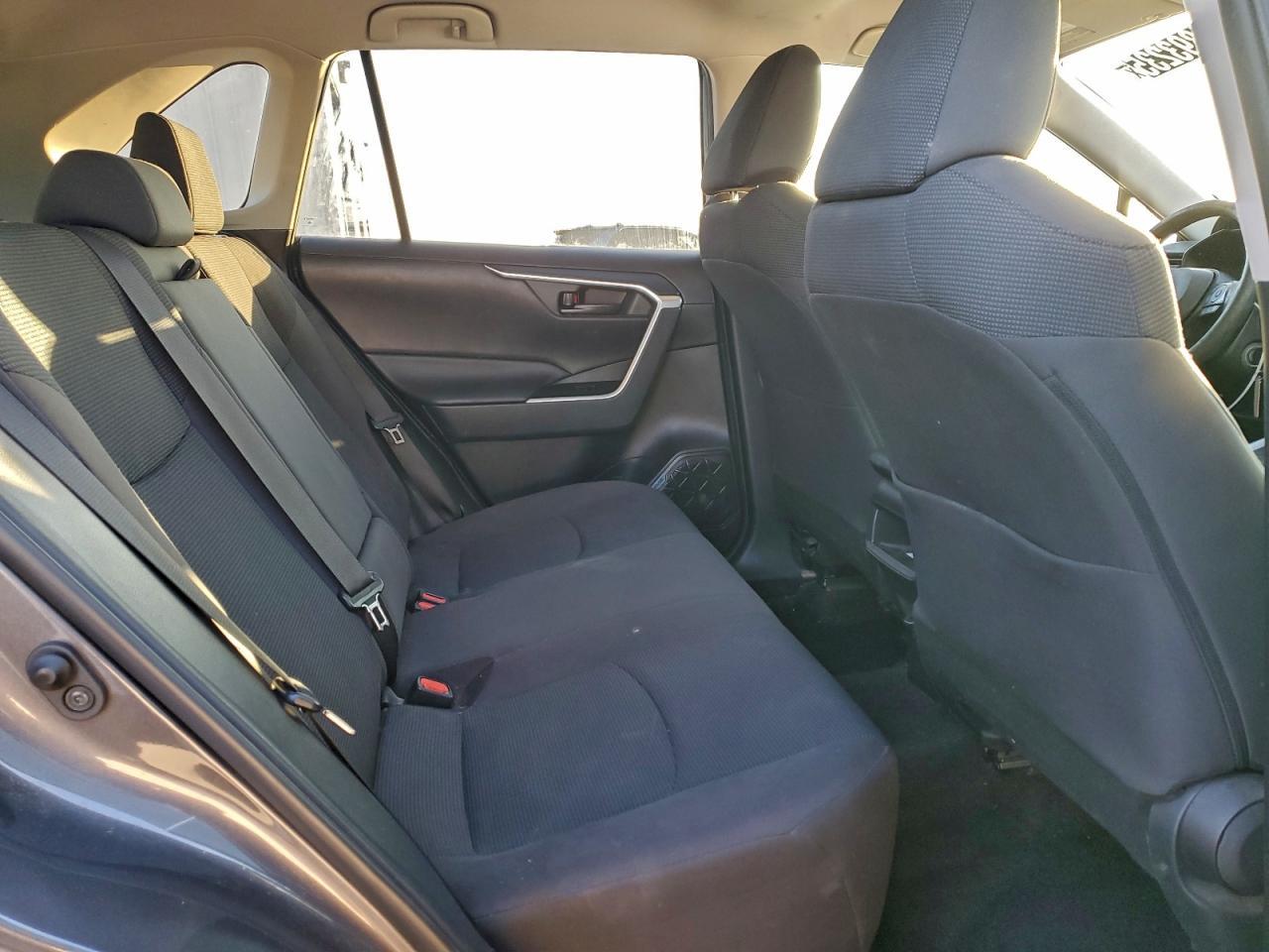 2019 Toyota Rav4 Le - zdjęcie 11