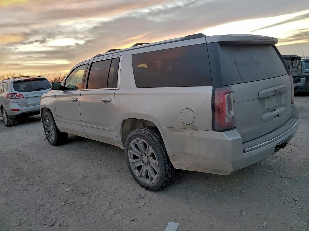 2015 GMC Yukon Xl Denali - zdjęcie 2