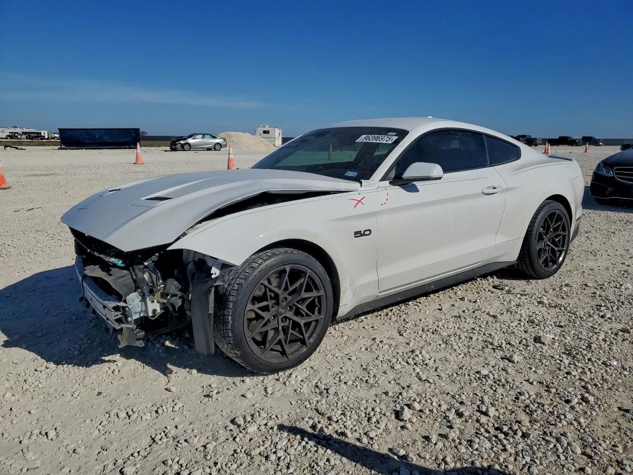 2020 Ford Mustang Gt - zdjęcie główne