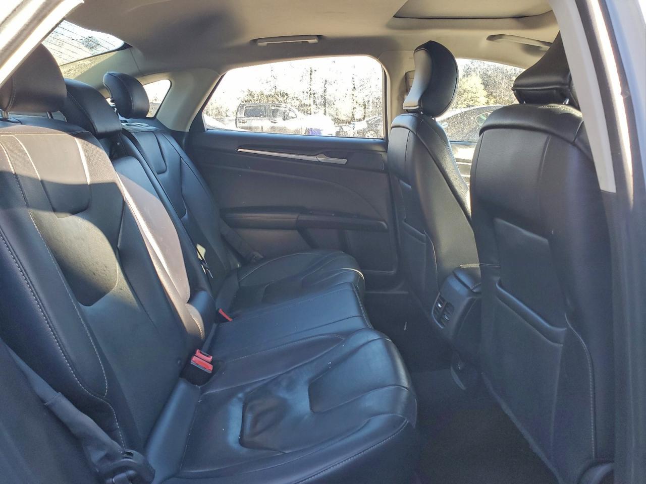 2019 Ford Fusion Titanium - zdjęcie 10