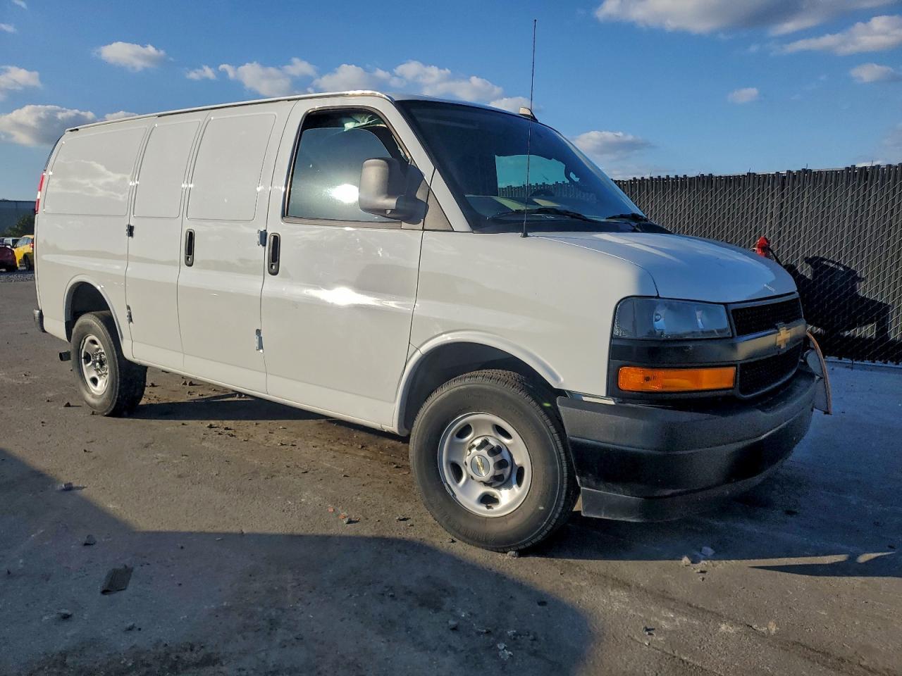 2024 Chevrolet Express G2500 - zdjęcie 4