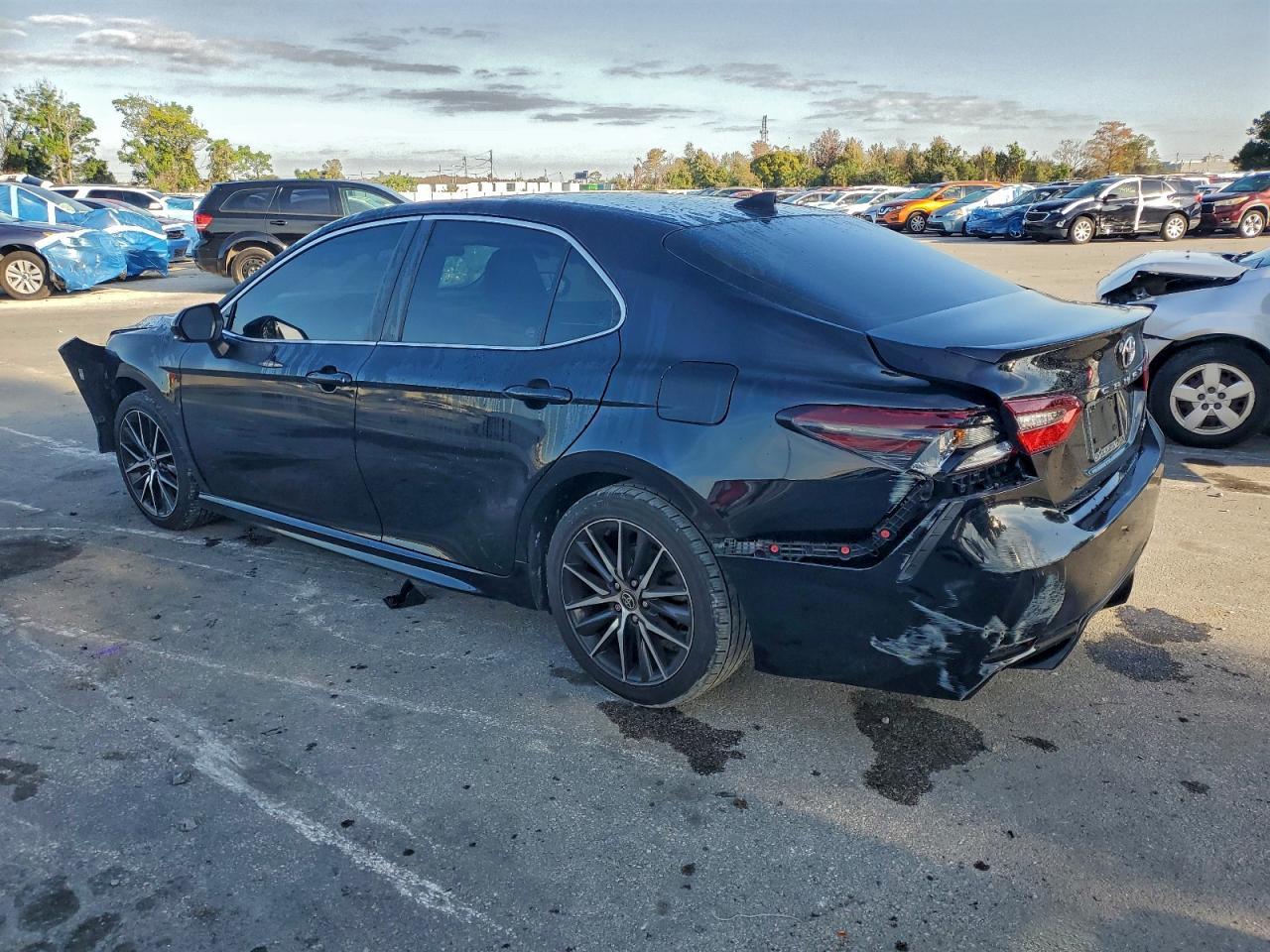 2022 Toyota Camry Se - zdjęcie 2