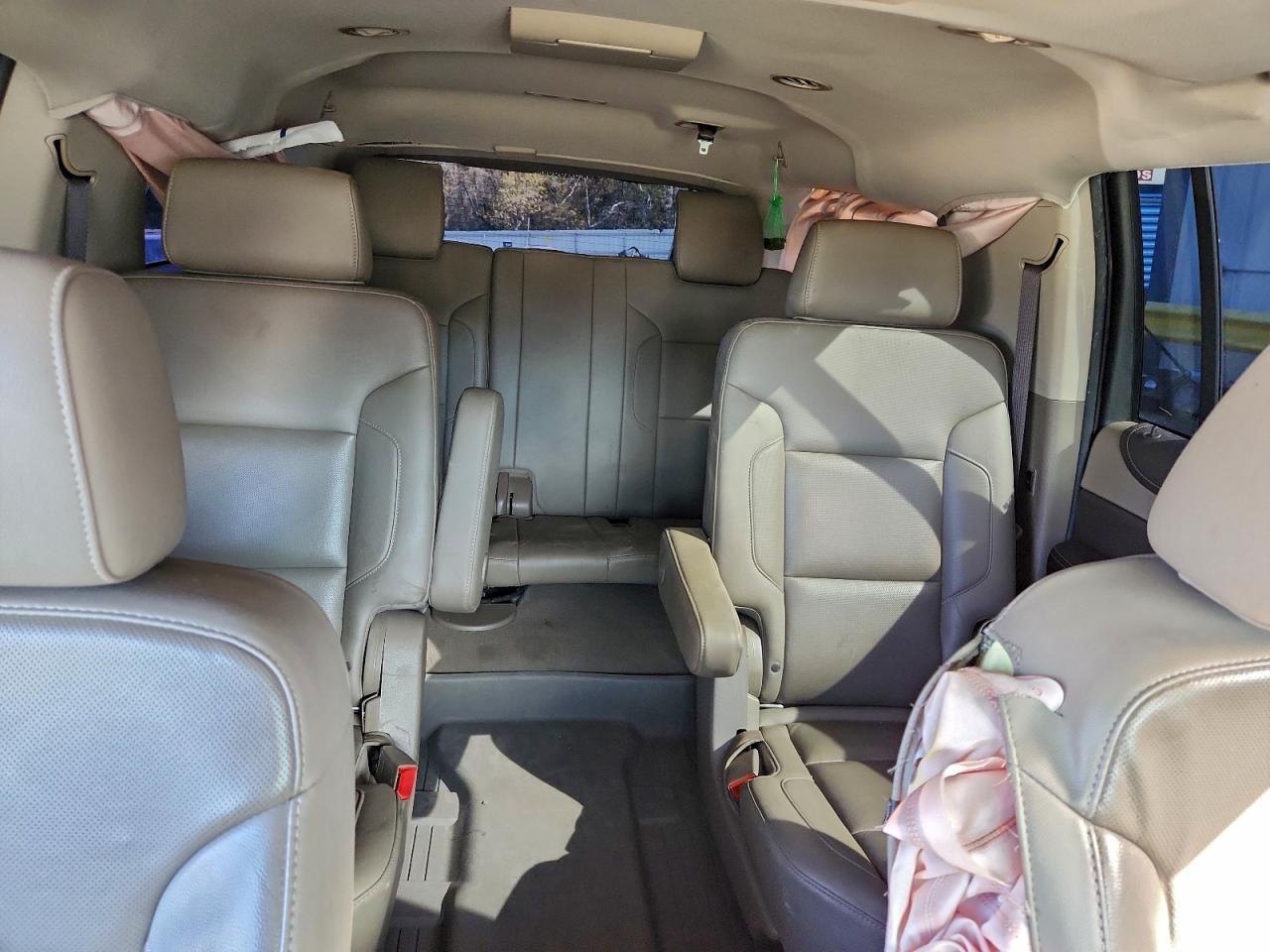 2019 Chevrolet Suburban K1500 Premier - zdjęcie 10