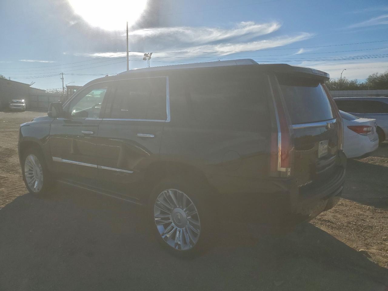 2016 Cadillac Escalade Platinum - zdjęcie 2