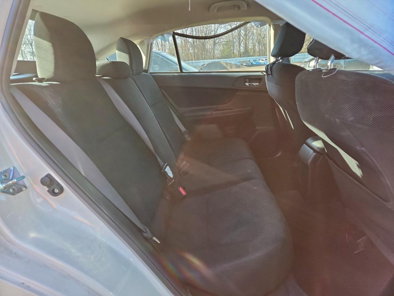 2014 Subaru Impreza Premium - zdjęcie 10