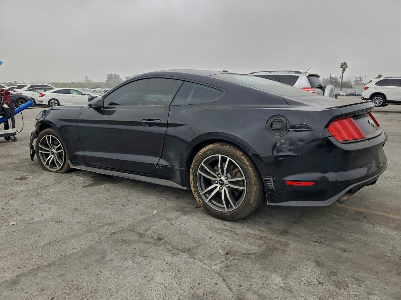 2016 Ford Mustang - zdjęcie 2