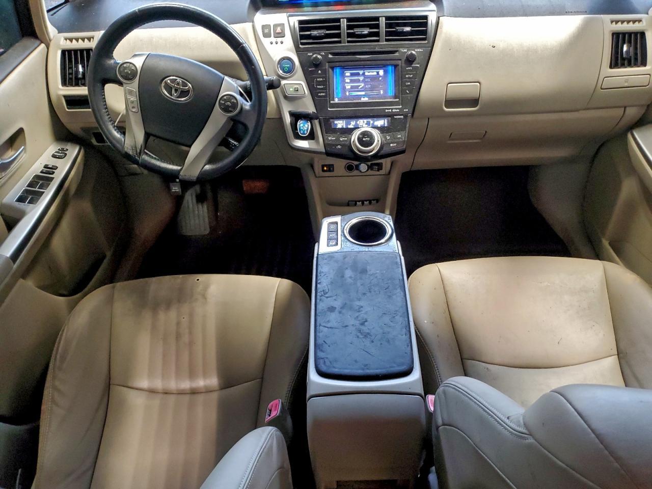 2013 Toyota Prius V - zdjęcie 8