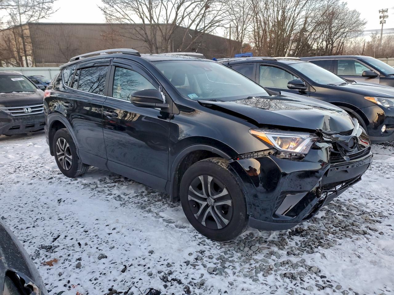 2017 Toyota Rav4 Le - zdjęcie 4