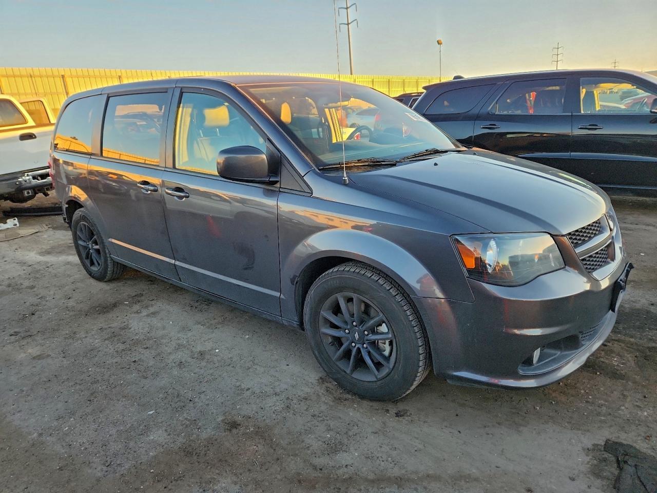 2019 Dodge Grand Caravan Gt - zdjęcie 4