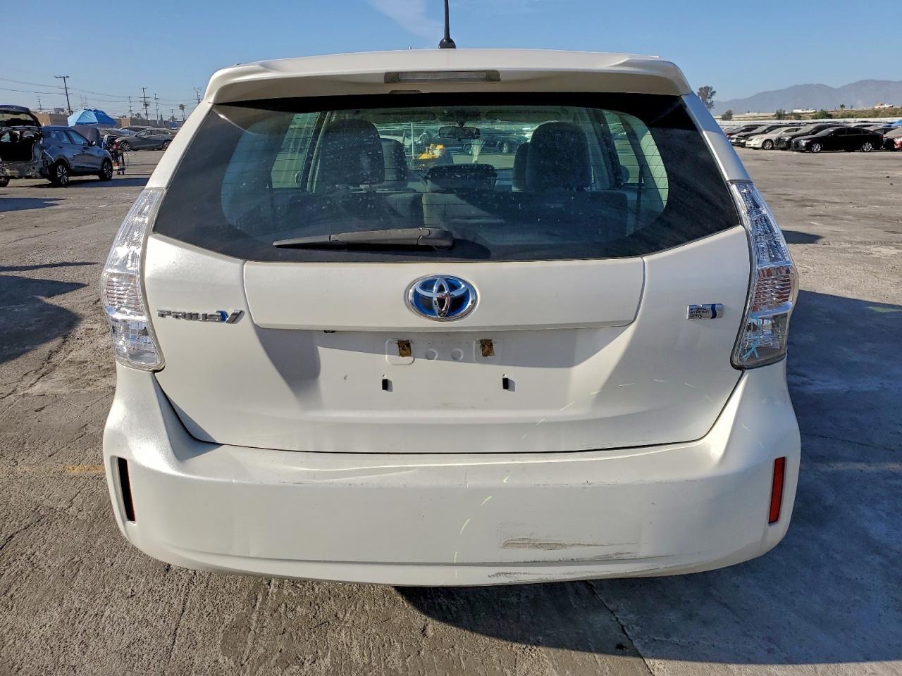 2014 Toyota Prius V - zdjęcie 6