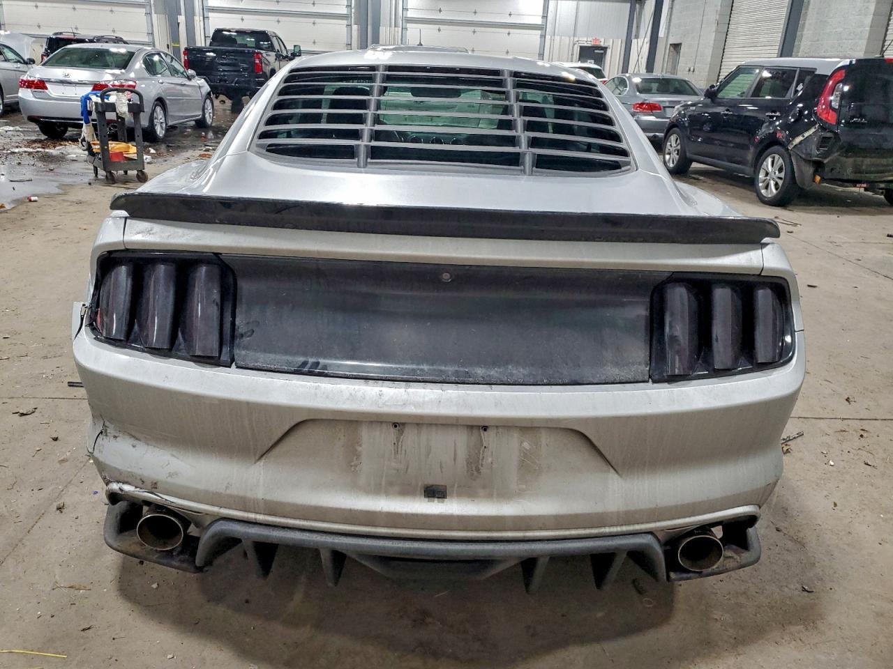 2016 Ford Mustang - zdjęcie 6