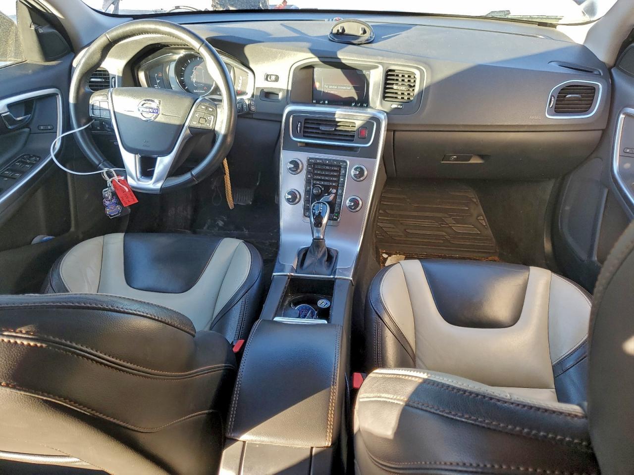 2017 Volvo V60 Cross Country Premier - zdjęcie 8