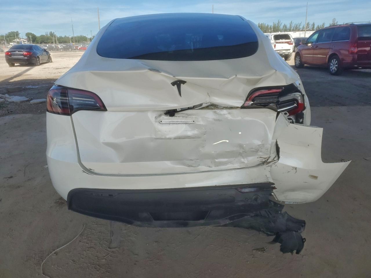 2025 Tesla Model Y - zdjęcie 6