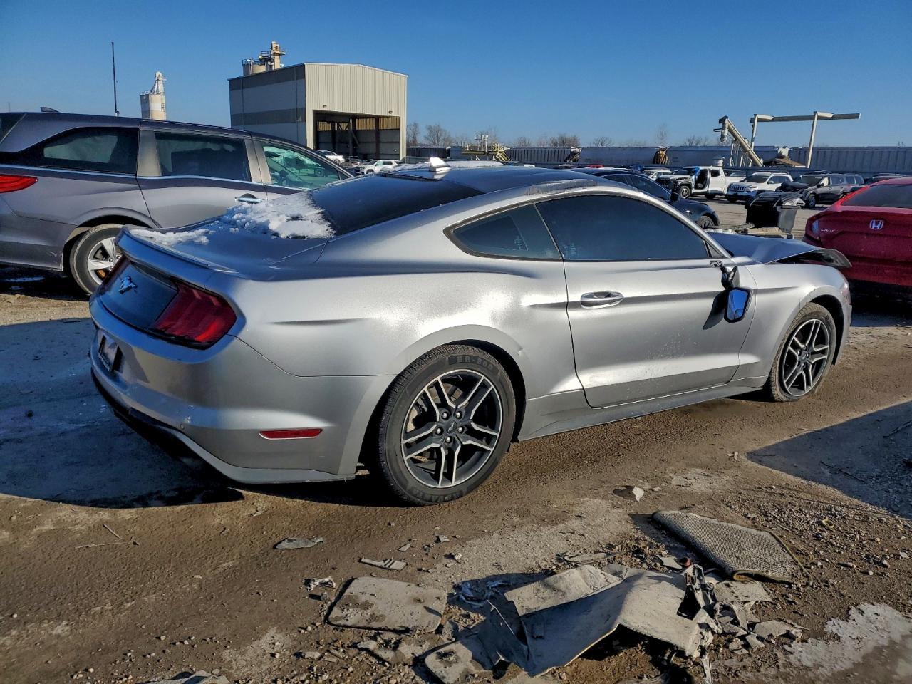 2020 Ford Mustang - zdjęcie 3