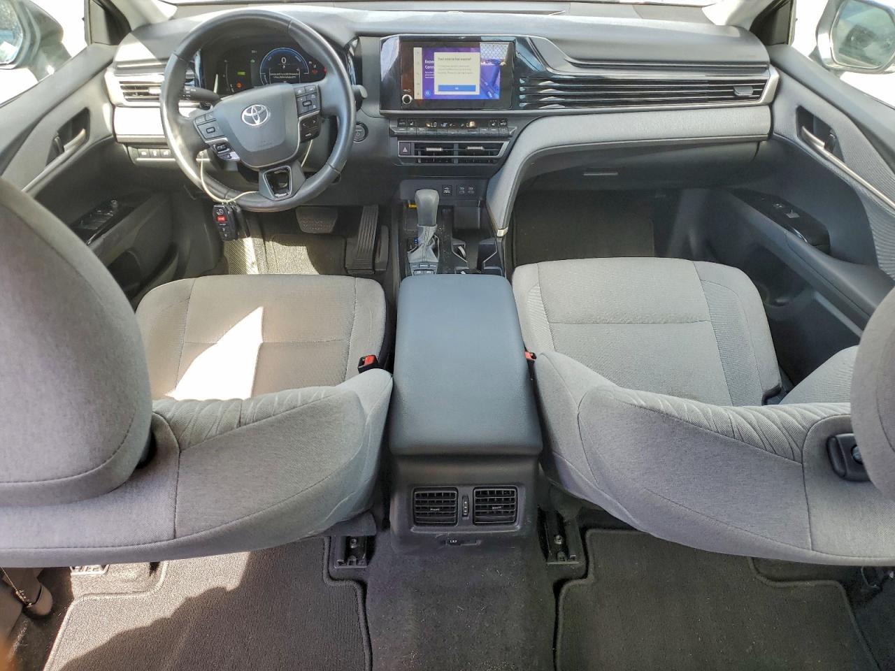 2025 Toyota Camry Le - zdjęcie 8