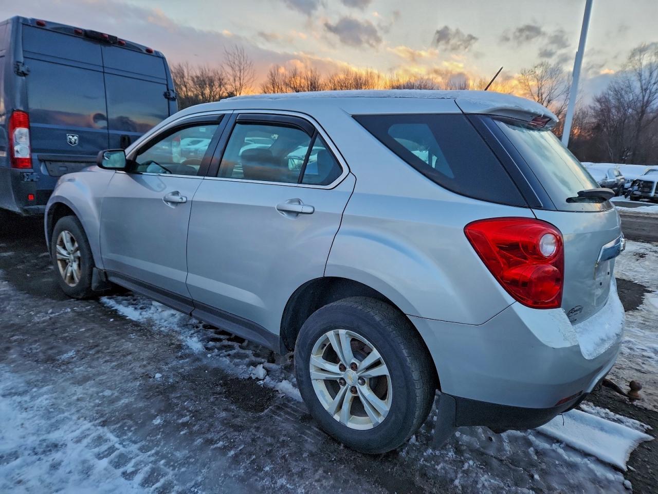 2015 Chevrolet Equinox Ls - zdjęcie 2