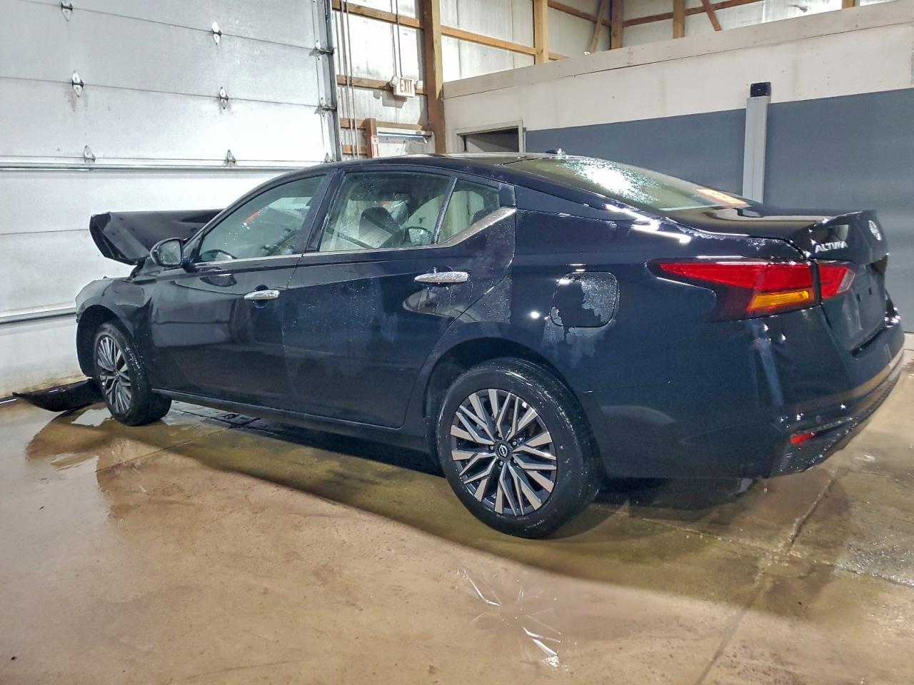 2025 Nissan Altima Sv - zdjęcie 2