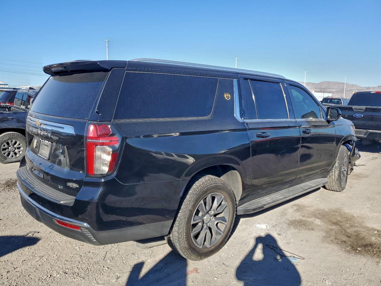 2021 Chevrolet Suburban C1500 Lt - zdjęcie 3