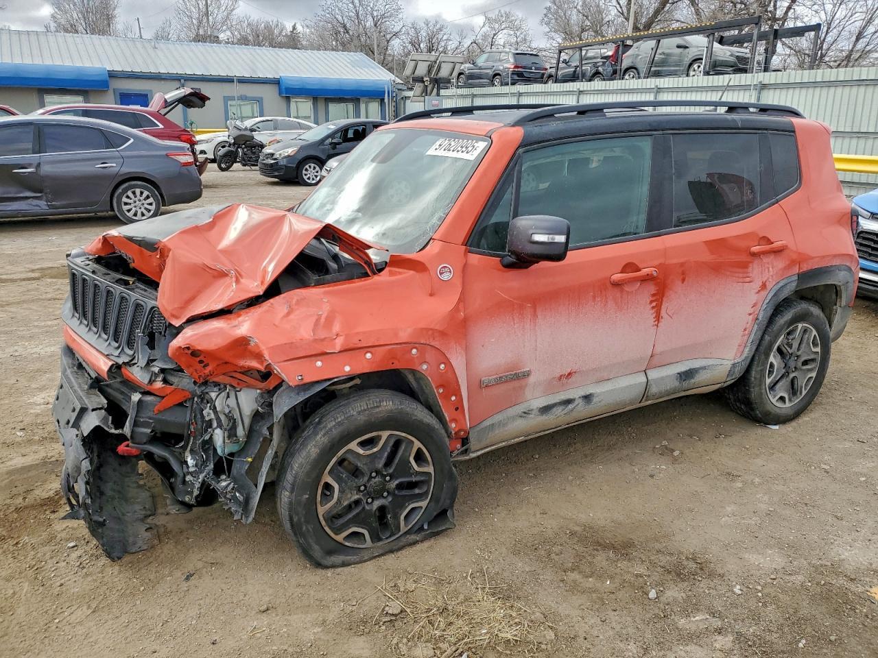 2016 Jeep Renegade Trailhawk - zdjęcie główne