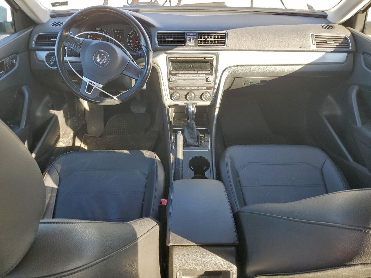 2015 Volkswagen Passat S - zdjęcie 8