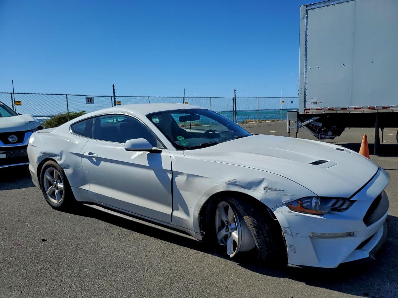 2019 Ford Mustang - zdjęcie 4