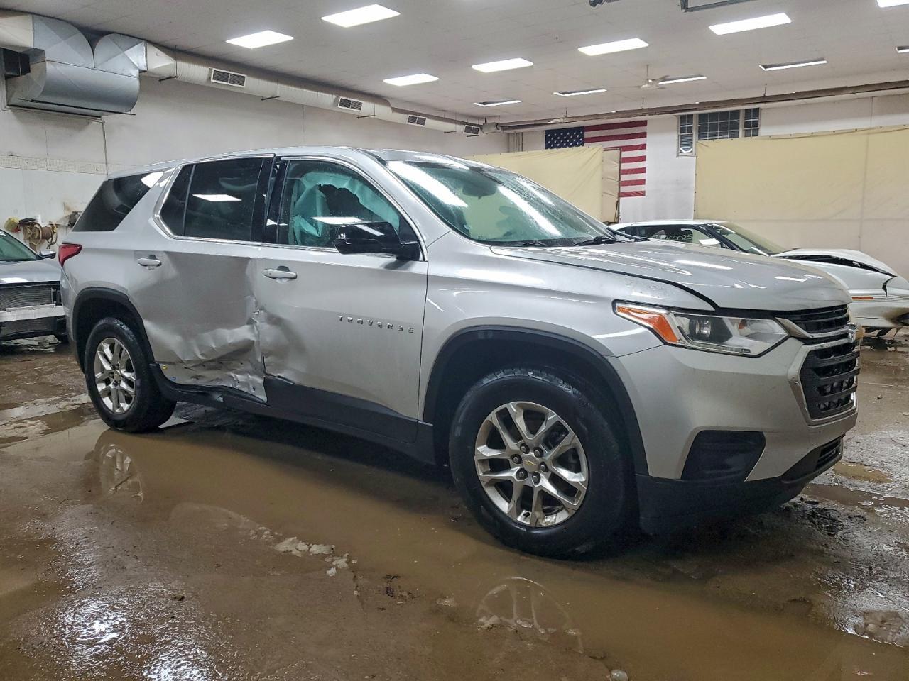 2020 Chevrolet Traverse Ls - zdjęcie 4