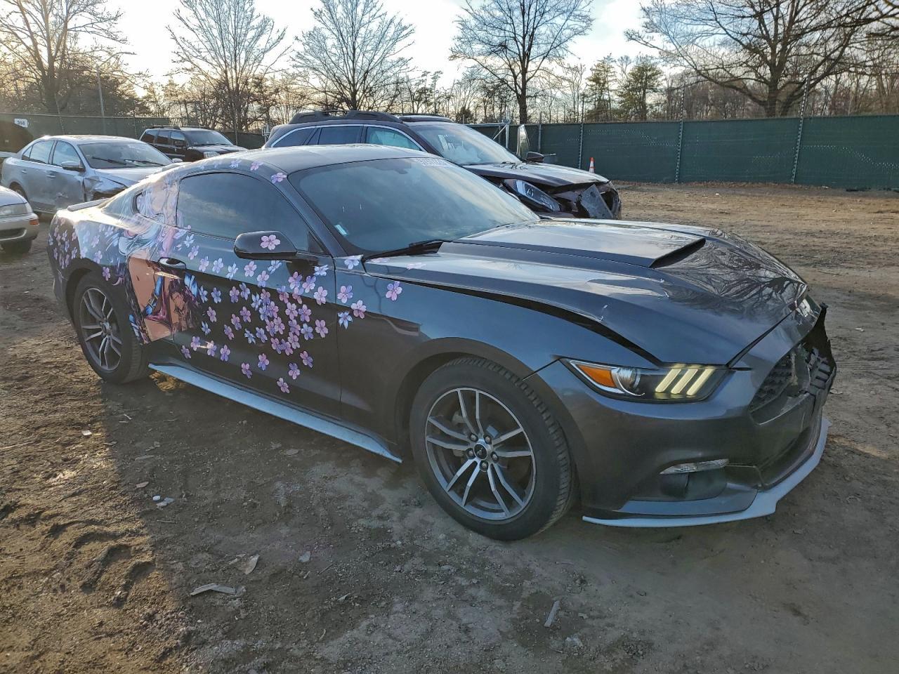2017 Ford Mustang - zdjęcie 4