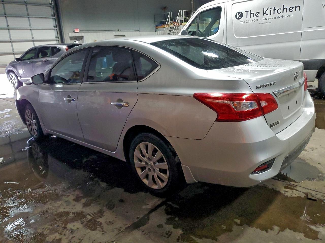 2017 Nissan Sentra S - zdjęcie 2
