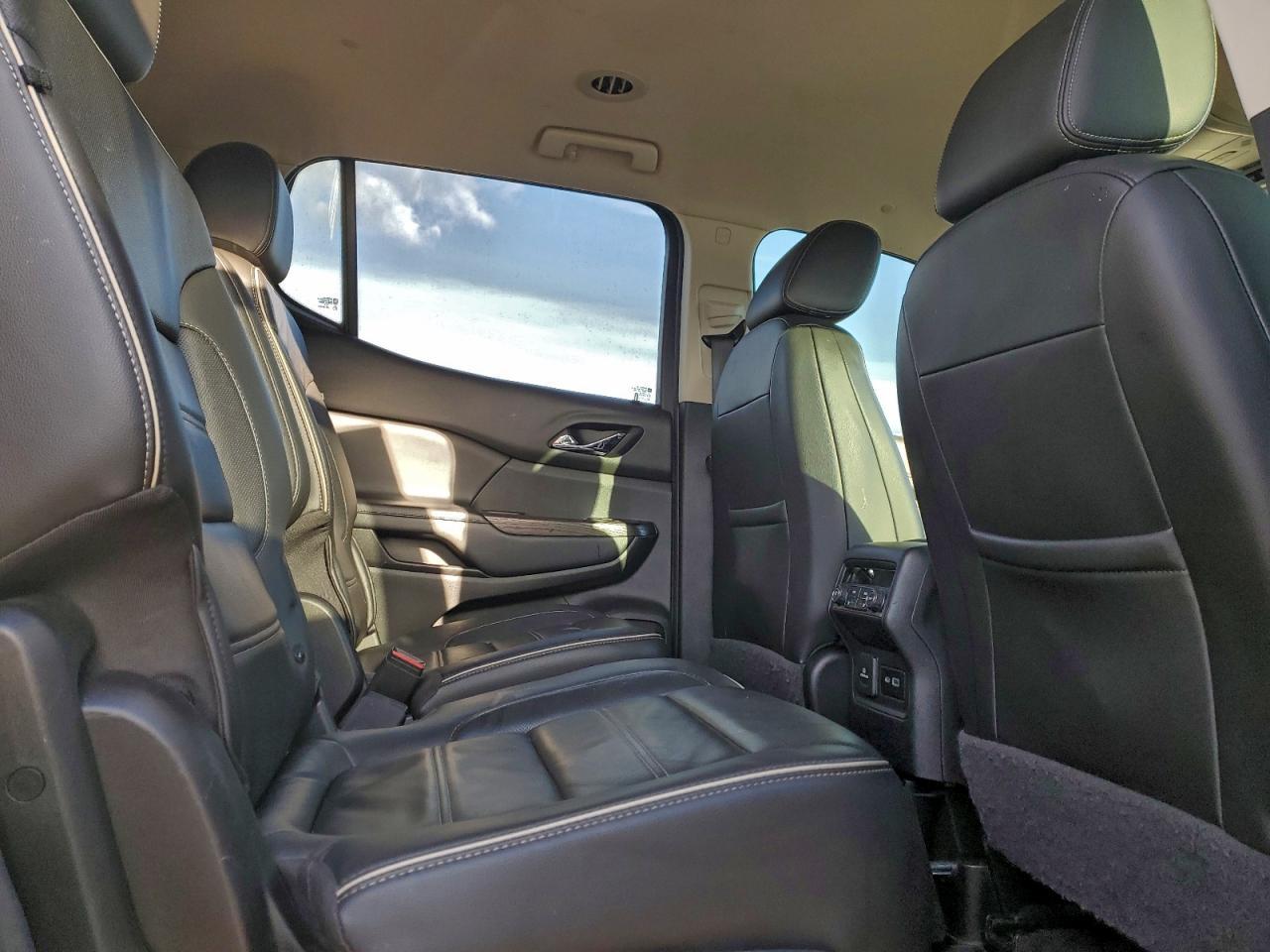 2020 GMC Acadia Denali - zdjęcie 11