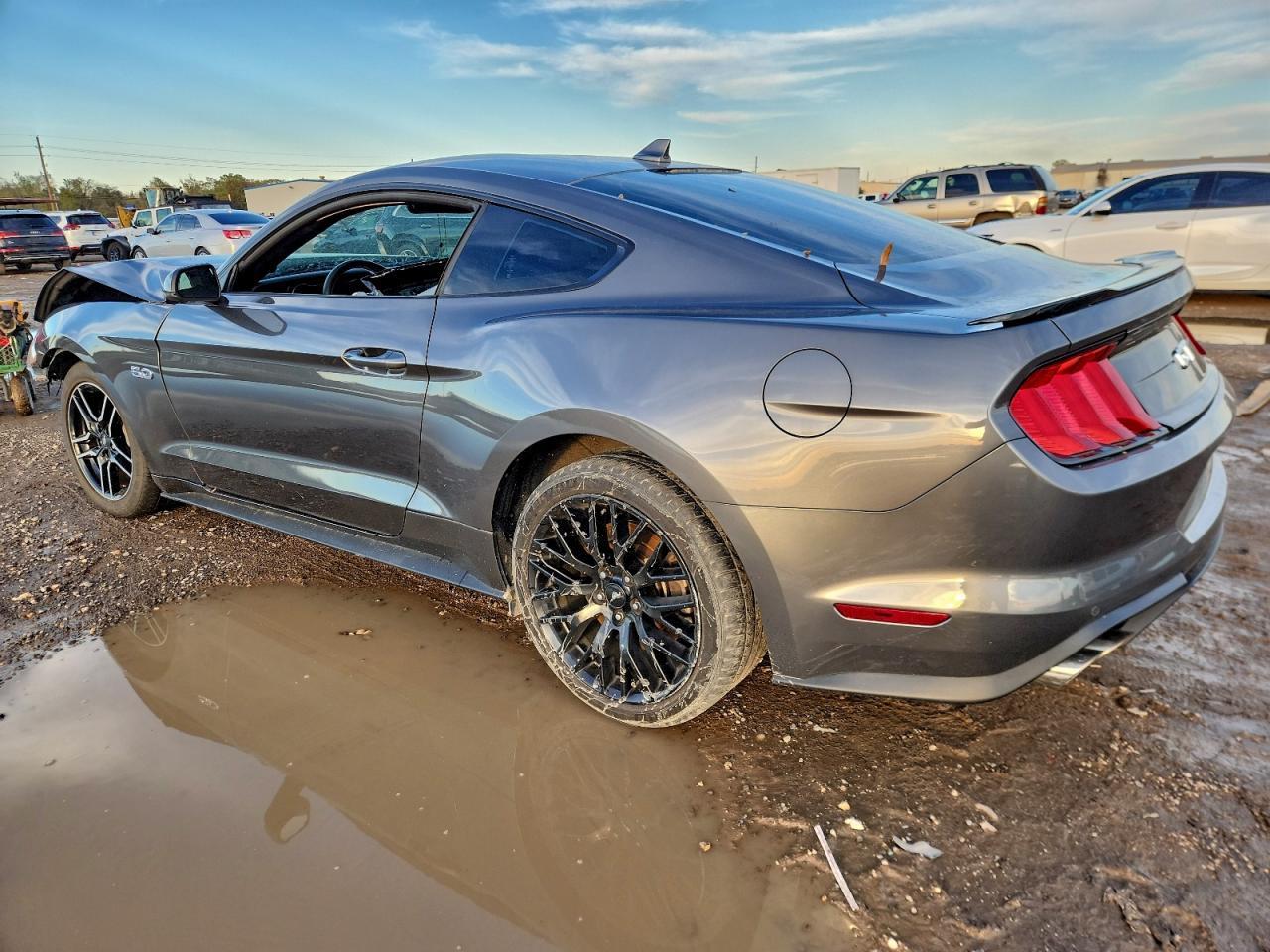 2022 Ford Mustang Gt - zdjęcie 2