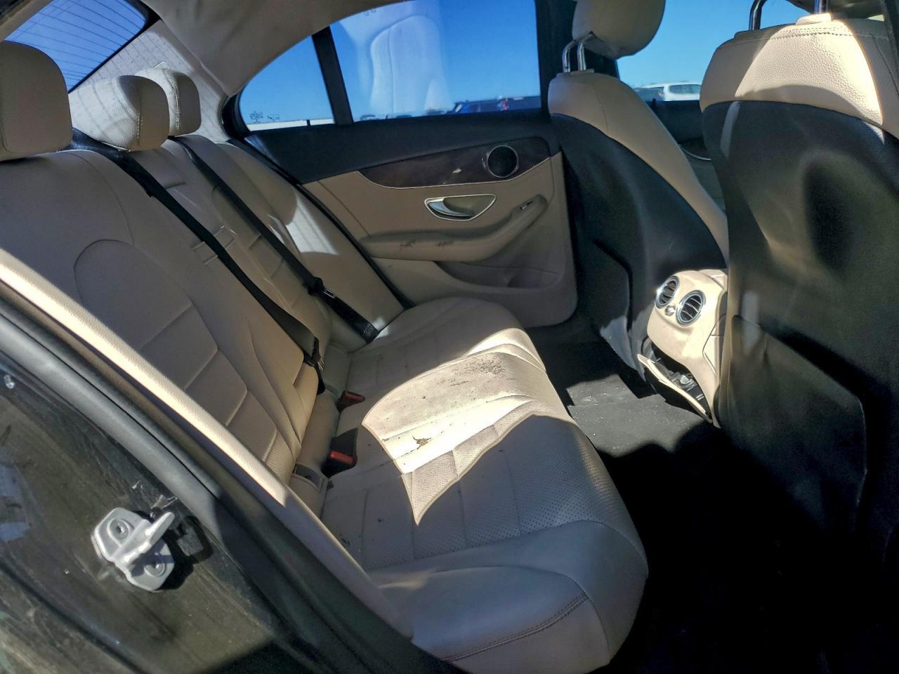 2015 Mercedes-Benz C 300 - zdjęcie 10