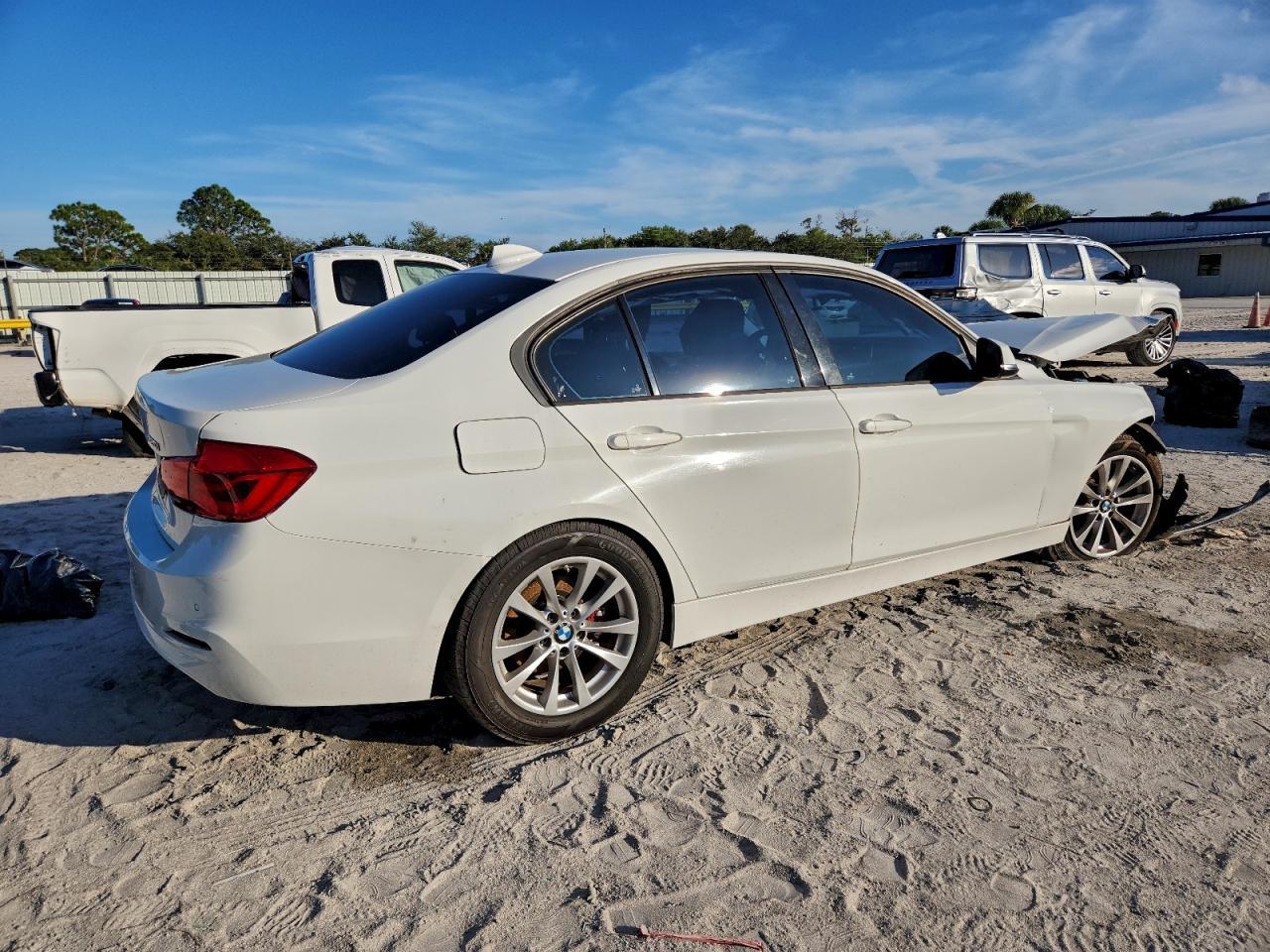 2017 BMW 320 I - zdjęcie 3