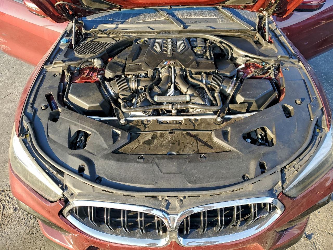 2022 BMW M8 - zdjęcie 11
