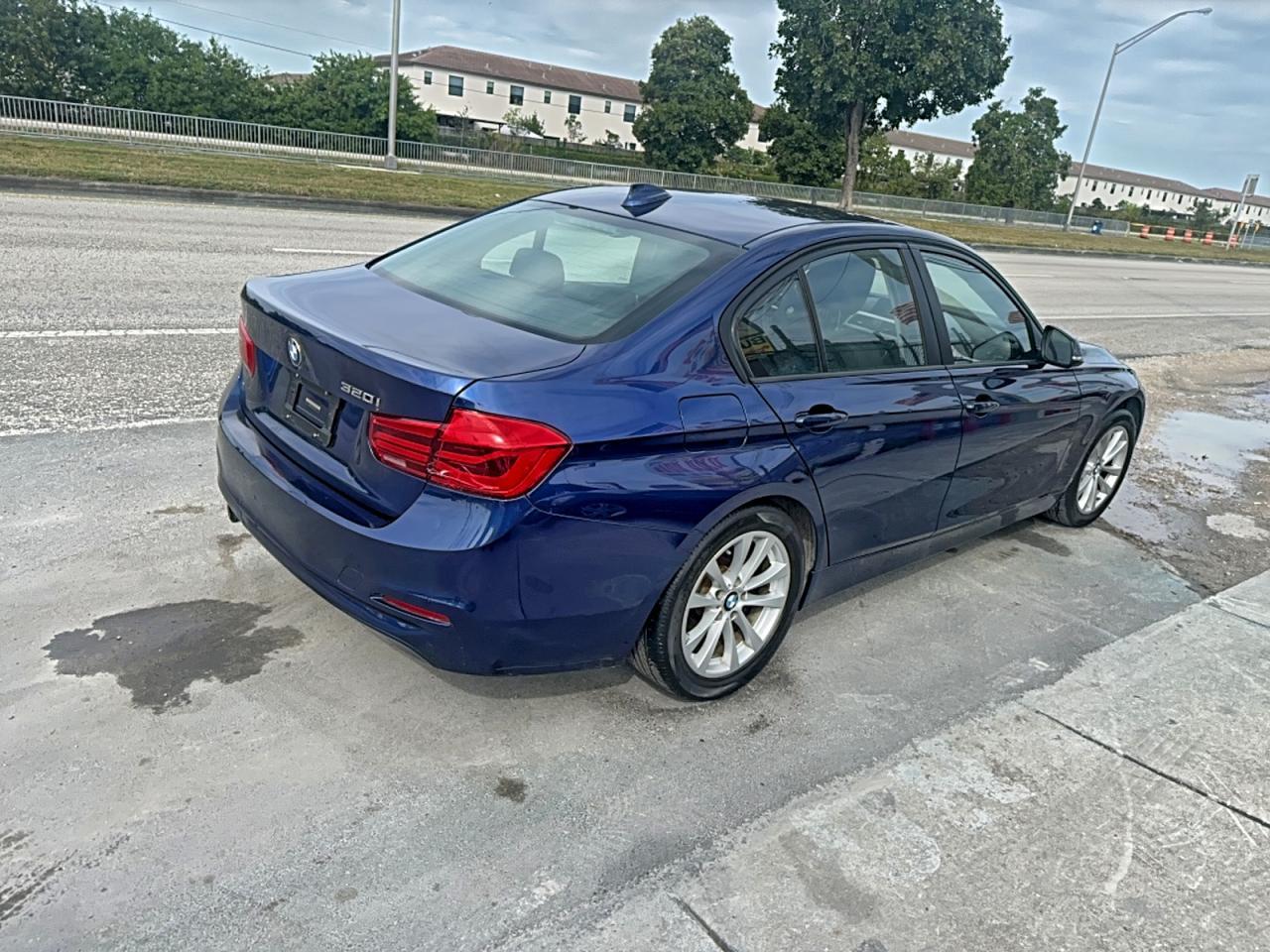 2018 BMW 320 I - zdjęcie 4