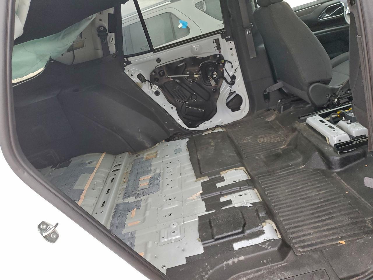 2022 Chevrolet Tahoe C1500 - zdjęcie 11