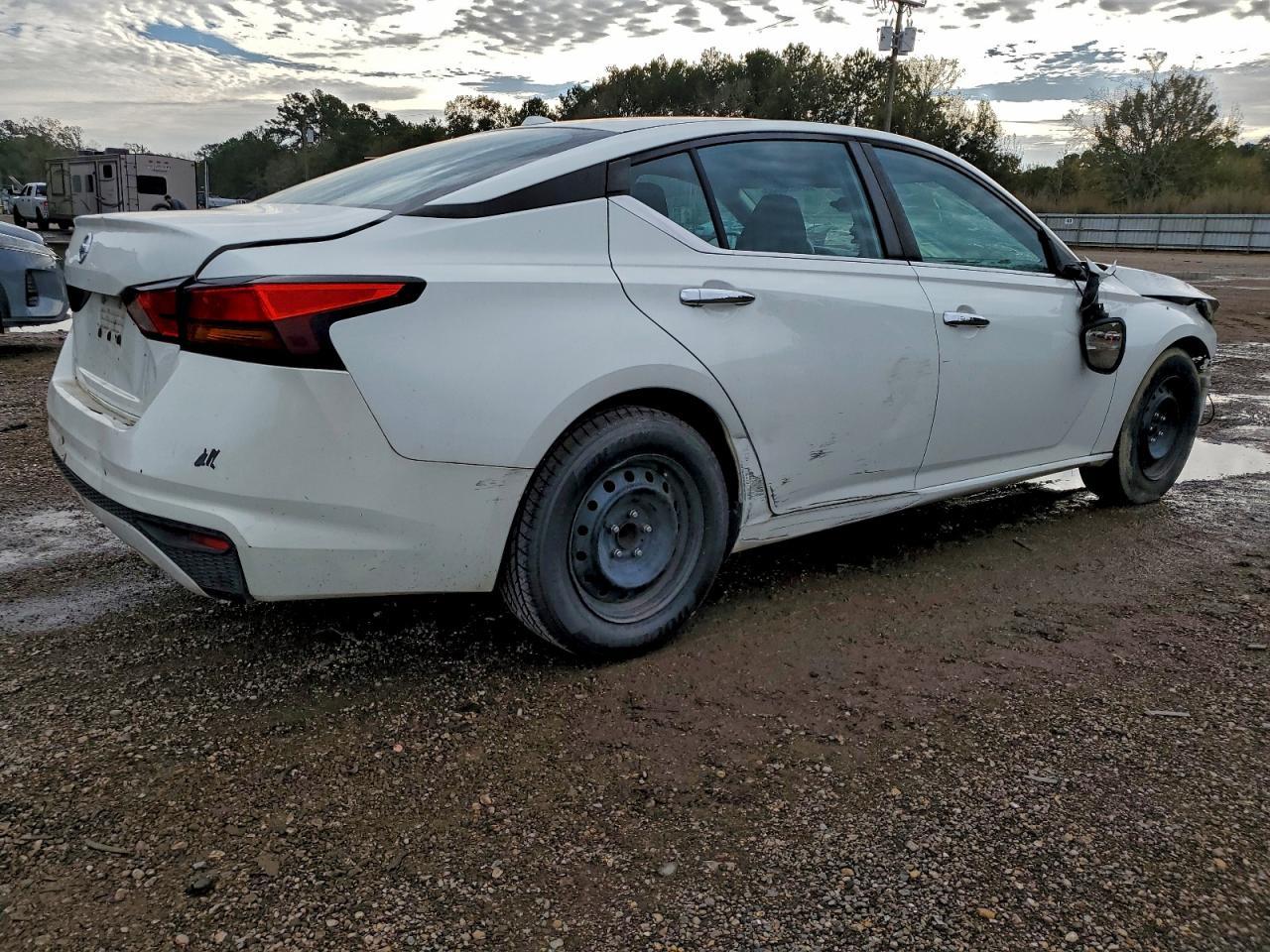 2019 Nissan Altima S - zdjęcie 3