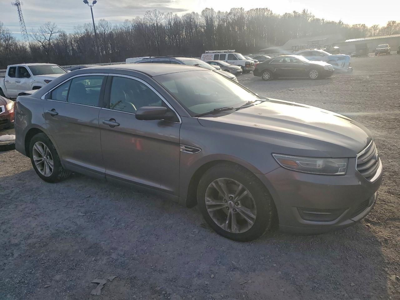 2013 Ford Taurus - zdjęcie 4